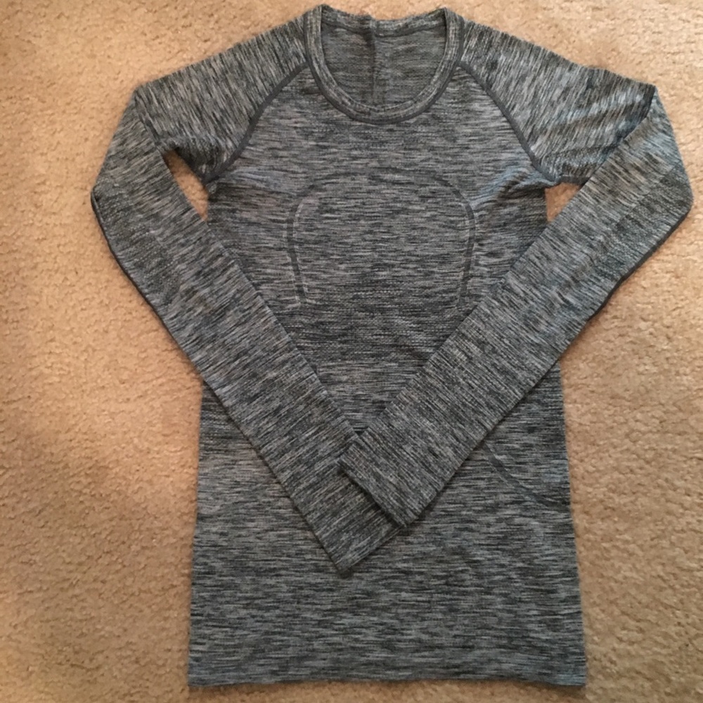 Lululemon swiftly tech Long sleeve Grey size 4